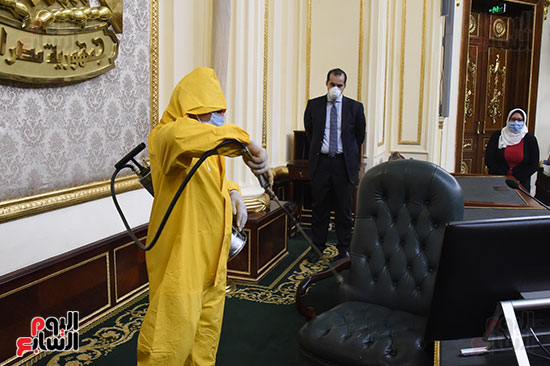 تعقيم و تطهير قاعات البرلمان استعدادا لجلسات الأحد المقبل (20)