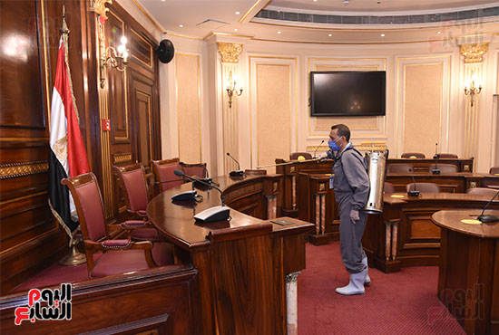 تعقيم و تطهير قاعات البرلمان استعدادا لجلسات الأحد المقبل (2)