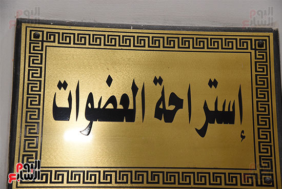 تعقيم و تطهير قاعات البرلمان استعدادا لجلسات الأحد المقبل (8)