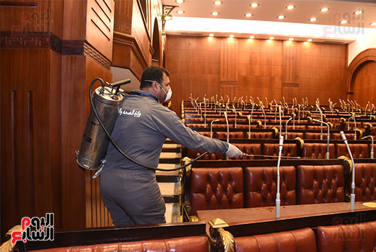  تعقيم جميع قاعات مباني ومكاتب البرلمان (8)