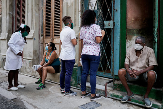 حملة لفحص المواطنين فى كوبا