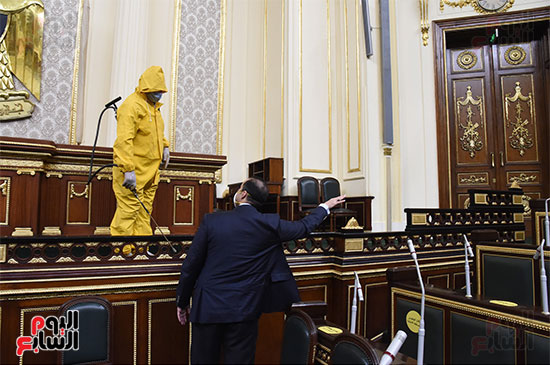 تعقيم و تطهير قاعات البرلمان استعدادا لجلسات الأحد المقبل (22)