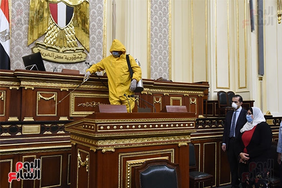 تعقيم و تطهير قاعات البرلمان استعدادا لجلسات الأحد المقبل (21)