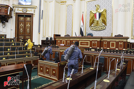 تعقيم و تطهير قاعات البرلمان استعدادا لجلسات الأحد المقبل (13)
