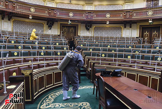  تعقيم جميع قاعات مباني ومكاتب البرلمان (15)