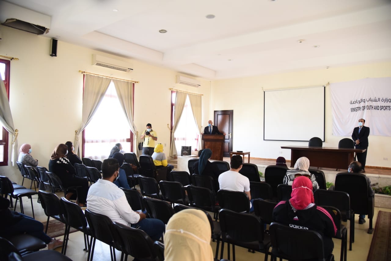 لقاء المحافظ بالمدينة الشبابية مع أطقم أطباء (4)