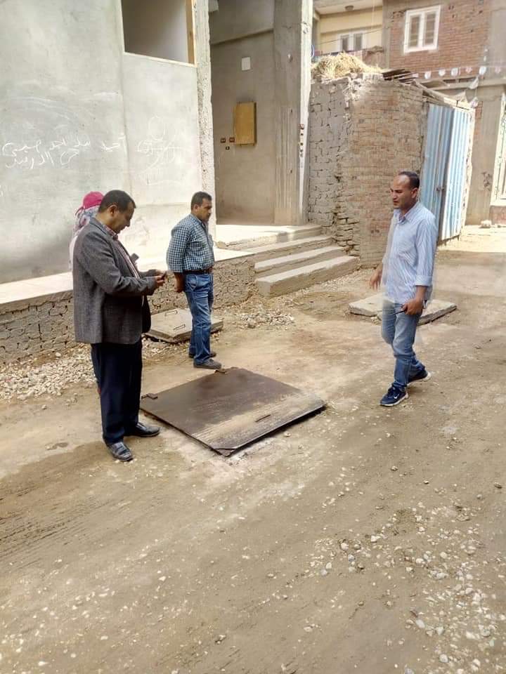 رئيس مدينة قطور يتفقد أعمال الرصف رئيس مدينة قطور يتفقد أعمال الرصف