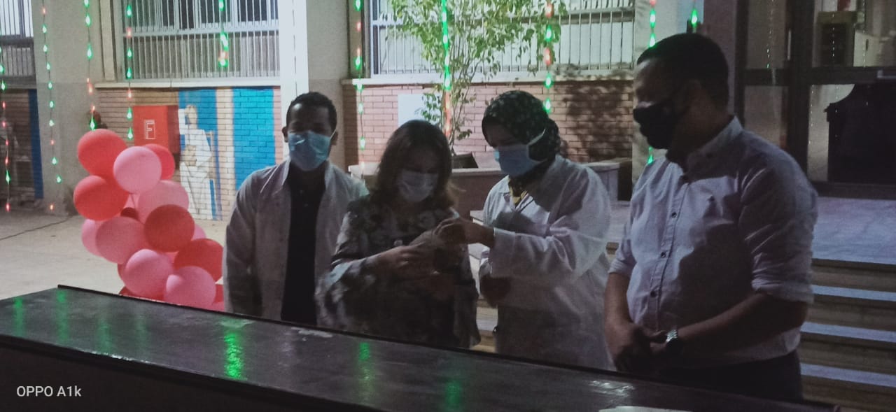 حفل غنائي لمرضي كورونا للترفيه عنهم بأسيوط (3)