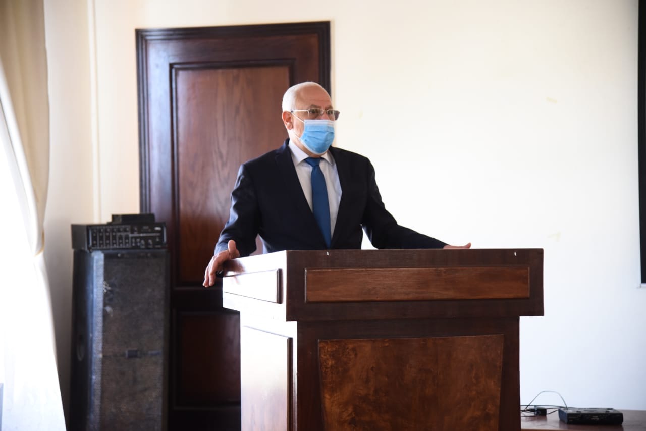 لقاء المحافظ بالمدينة الشبابية مع أطقم أطباء (2)