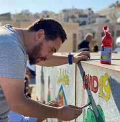 تحويل سطح المنزل لمعرض فنى (3)