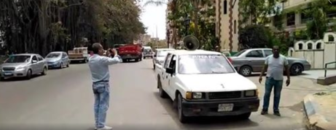 سيارات تجوب الشوارع لتوعية المواطنين للوقاية من كورونا  (1)