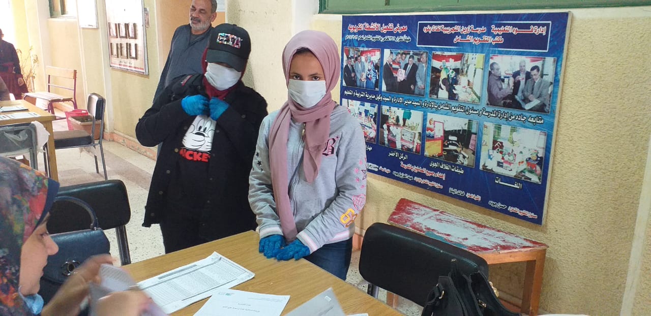 تسليم أبحاث الطلاب بمدارس كفر الشيخ (4)