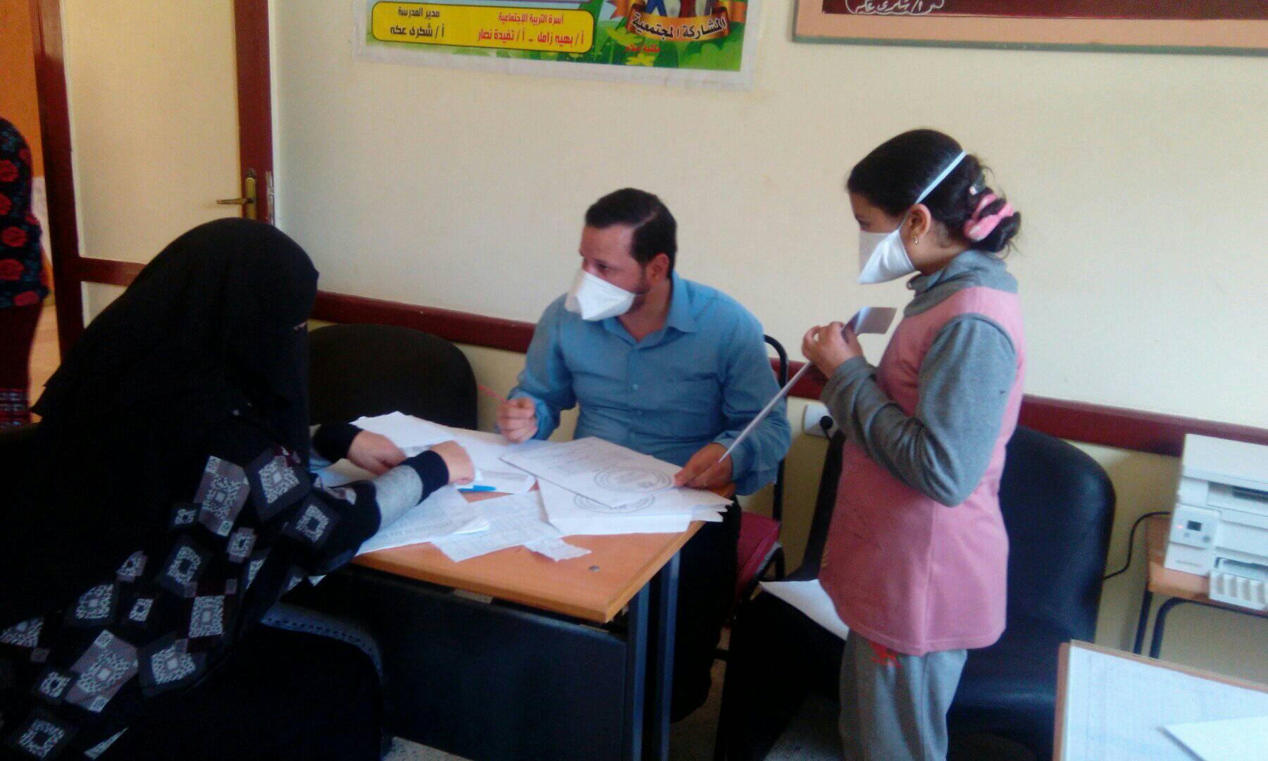 تسليم أبحاث الطلاب بمدارس كفر الشيخ (6)