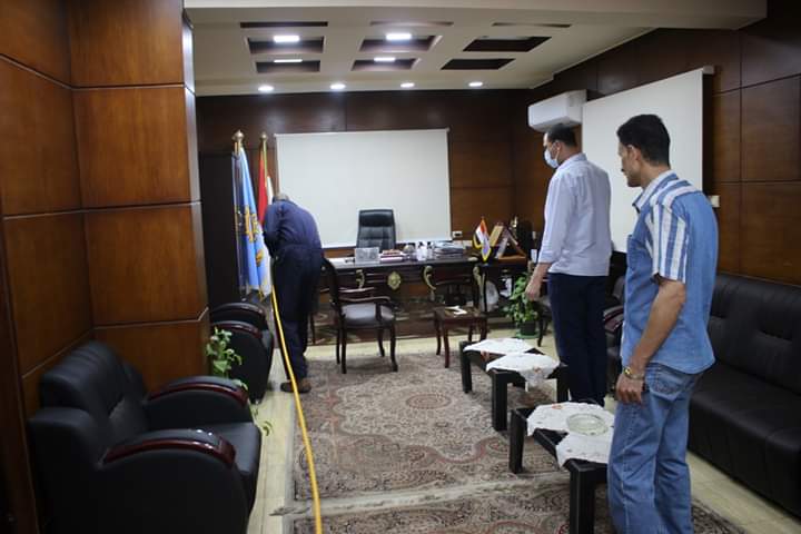 تطهير مبنى مديرية التربية والتعليم.