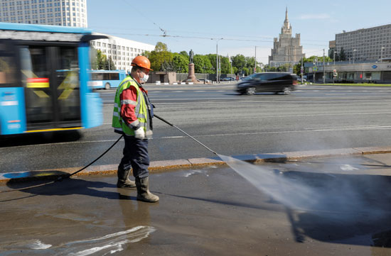 تطهير شوارع موسكو لمواجهة كورونا