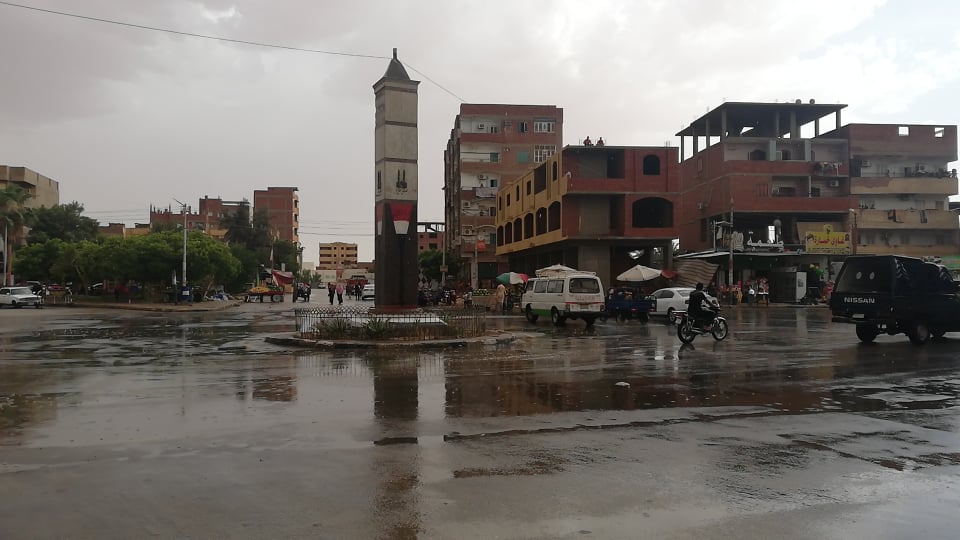 سقوط امطار على مدينة الخارجة  (7)