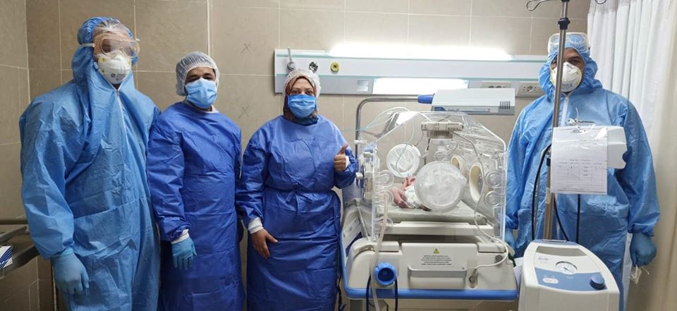 فرحة الفريق الطبى بإنهاء عملية الولادة الخامسة بنجاح كبير