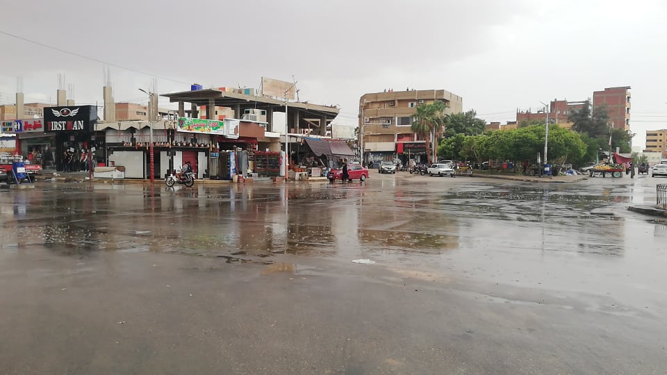سقوط امطار على مدينة الخارجة  (1)