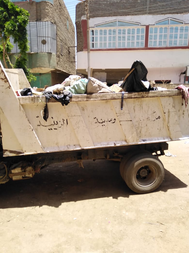 جانب من رفع 3 طن من القمامة جانب من رفع 3 طن من القمامة