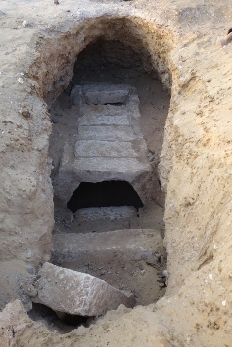 الكشف عن مقبرة فريدة ترجع للعصر الصاوي  (13)
