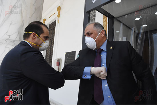 أمين عام النواب يتفقد انتظام سير الإجراءات الاحترازية قبل بدء الجلسة العامة  (8)