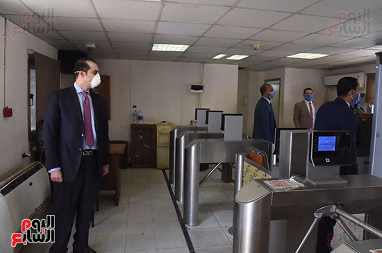 أمين عام النواب يتفقد انتظام سير الإجراءات الاحترازية قبل بدء الجلسة العامة  (7)