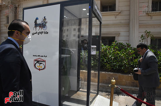 أمين عام النواب يتفقد انتظام سير الإجراءات الاحترازية قبل بدء الجلسة العامة  (3)