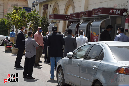 أمين عام النواب يتفقد انتظام سير الإجراءات الاحترازية قبل بدء الجلسة العامة  (1)