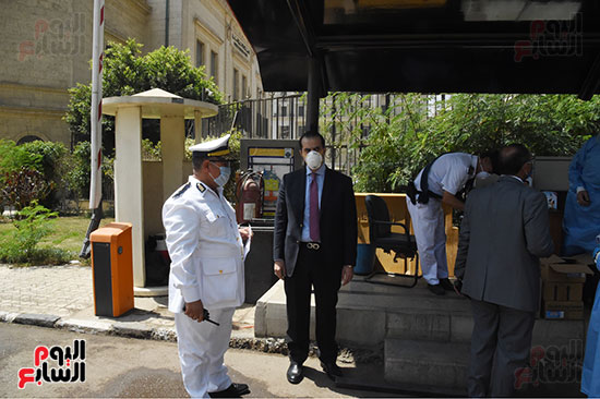 أمين عام النواب يتفقد انتظام سير الإجراءات الاحترازية قبل بدء الجلسة العامة  (13)