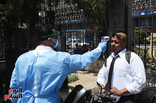 أمين عام النواب يتفقد انتظام سير الإجراءات الاحترازية قبل بدء الجلسة العامة  (12)