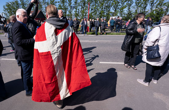 أعداد من المواطنين فى الدنمارك خرجوا للتظاهر بعد أسابيع من الإغلاق