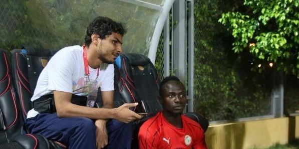 مانيه يجرى حوار مع محرر كفيف مانيه يجرى حوار مع محرر كفيف