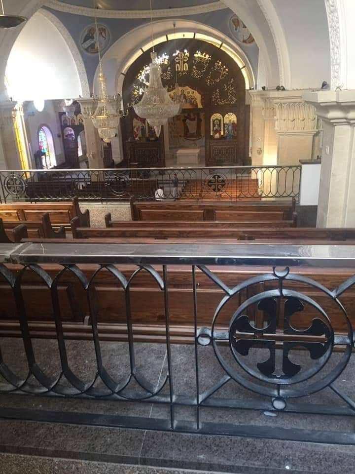 الكنيسة من الداخل