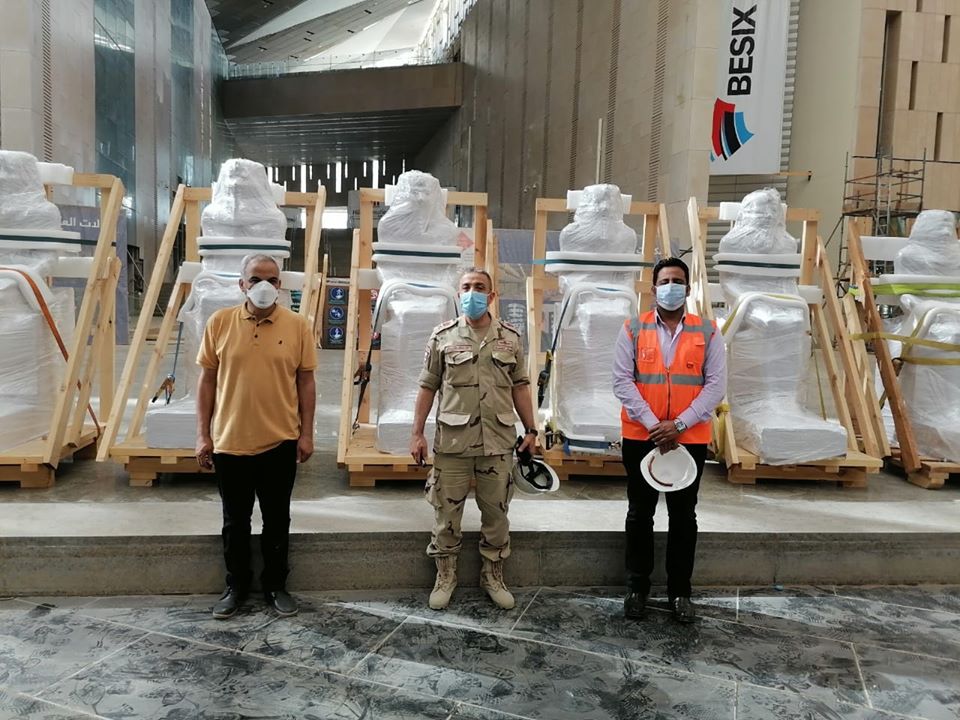 القطع الأثرية بعد وصولها المتحف الكبير (1)