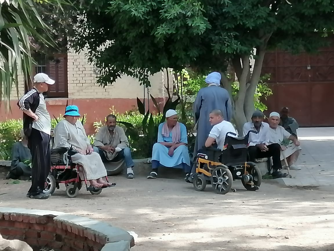 توزيع المواد الغذائية بمستعمرة الجزام (1)