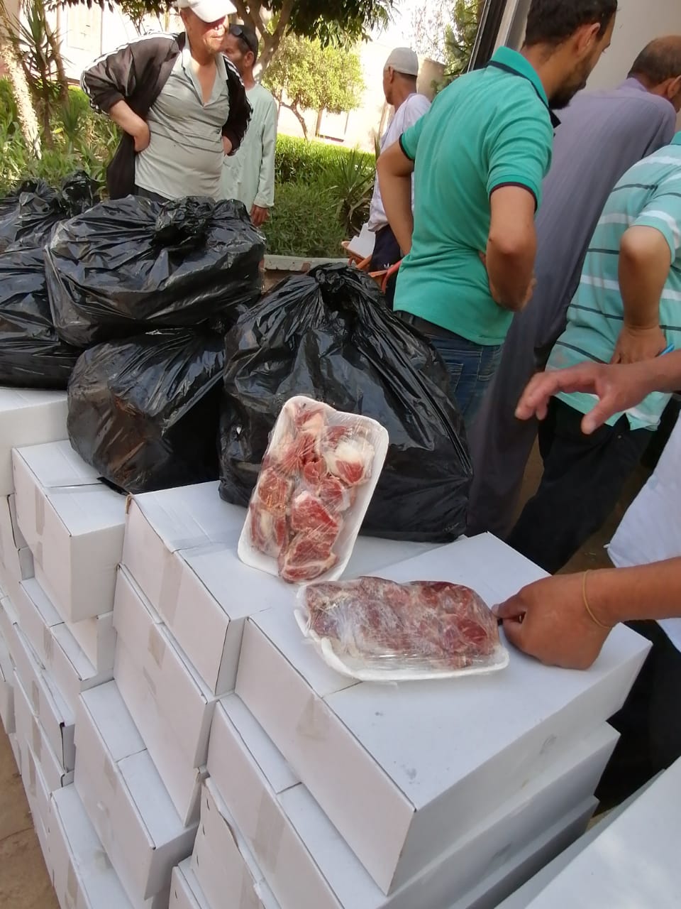 توزيع المواد الغذائية بمستعمرة الجزام (2)