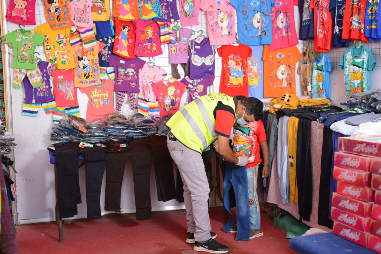 توزيع ملابس على الأطفال ضمن المبادرة