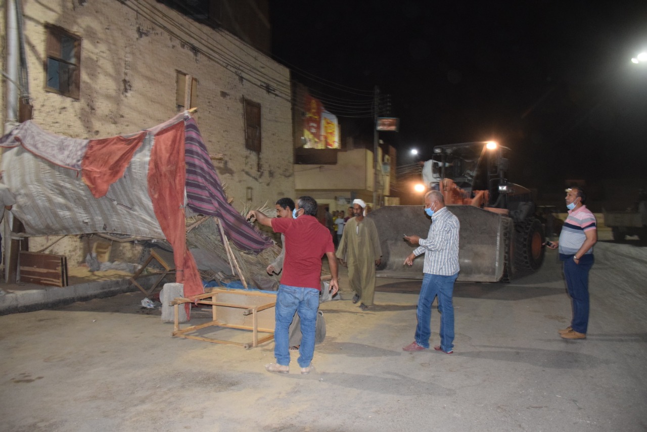 عمليات إزالة الإشغالات ليلاً بشوارع الأقصر