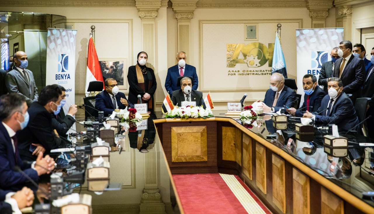 وزيرا الاتصالات والتجارة يشهدان التوقيع