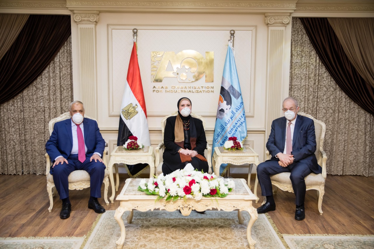 يحيى زكى ووزيرة التجارة والفريق التراس