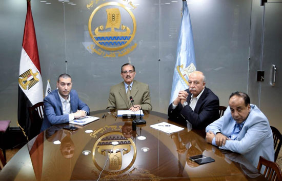 محافظ كفر الشيخ يعقد اجتماعا مع رؤساء المراكز  (1)