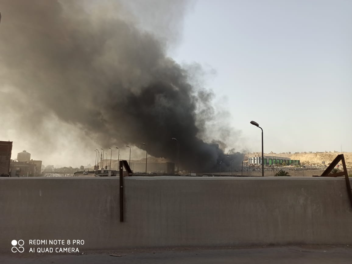 حريق هائل في مبنى على الطريق دائري المعادي (2)