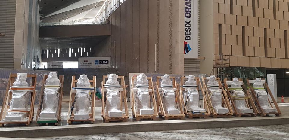 القطع الأثرية بعد وصولها المتحف الكبير (2)