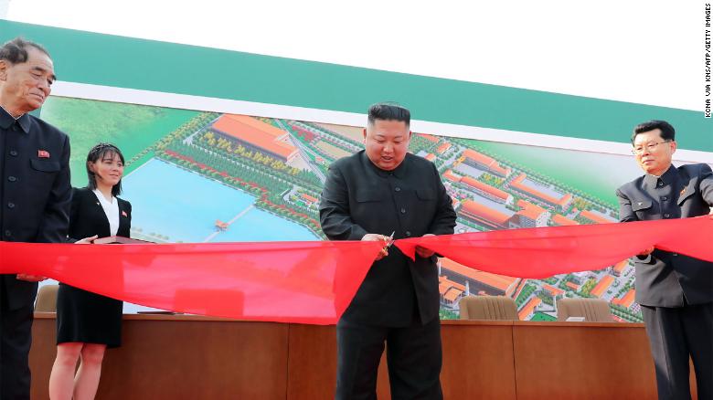 رئيس كوريا الشمالية يفتتح مصنع الأسمدة