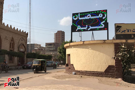 شاشة اعلانية كبيرة فوق مبنى مجمع موقف القاهرة (1)