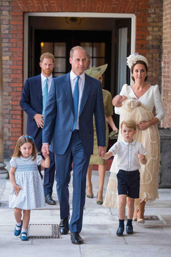الأمير وليام وزوجته كيت وأولادهم الثلاثة
