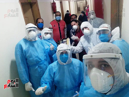 خروج رضيعة من مستشفى العزل بالمنصورة بعد تعافيها من فيروس كورونا (2)