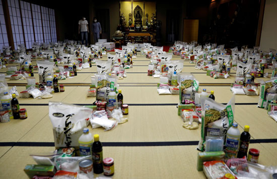 إعداد وجبات للمشردين فى اليابان بسبب كورونا