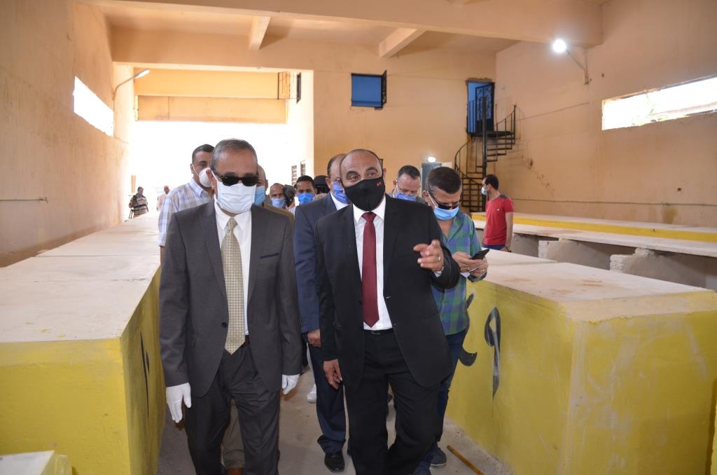 محافظ الإسماعيلية يفتتح سوق الشهداء (5)