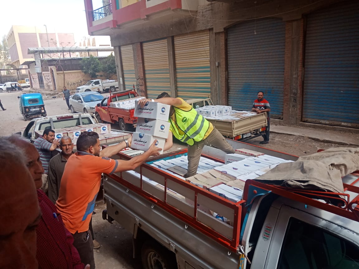 توزيع مواد غذائية  (4)